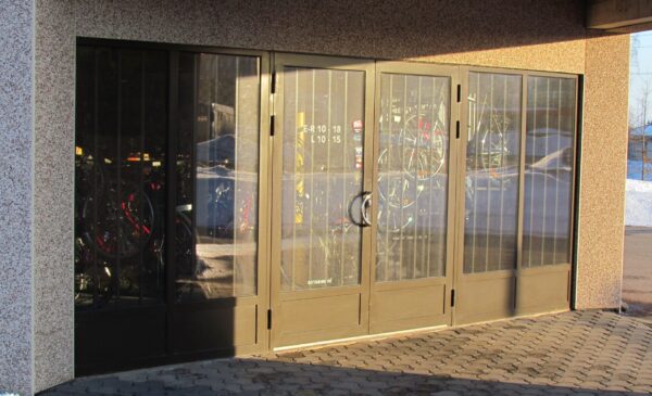 Profiilidest klaasuksed