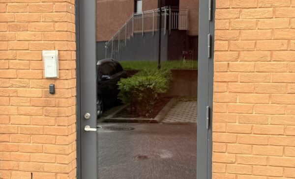 Profiilidest klaasuksed