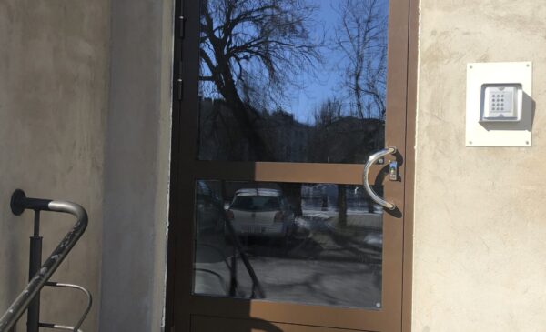 Profiilidest klaasuksed